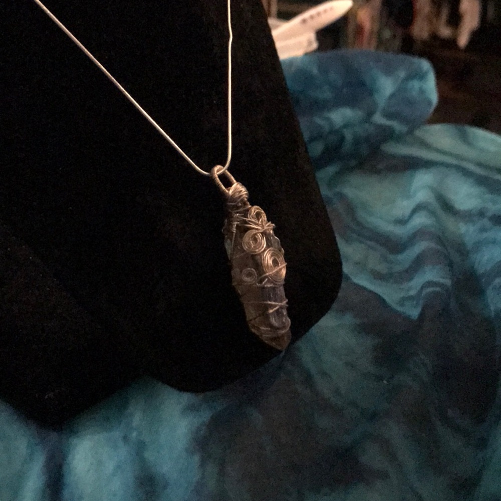 Quartz and kyanite silver wire wrapped necklace - Picture 3 of 7